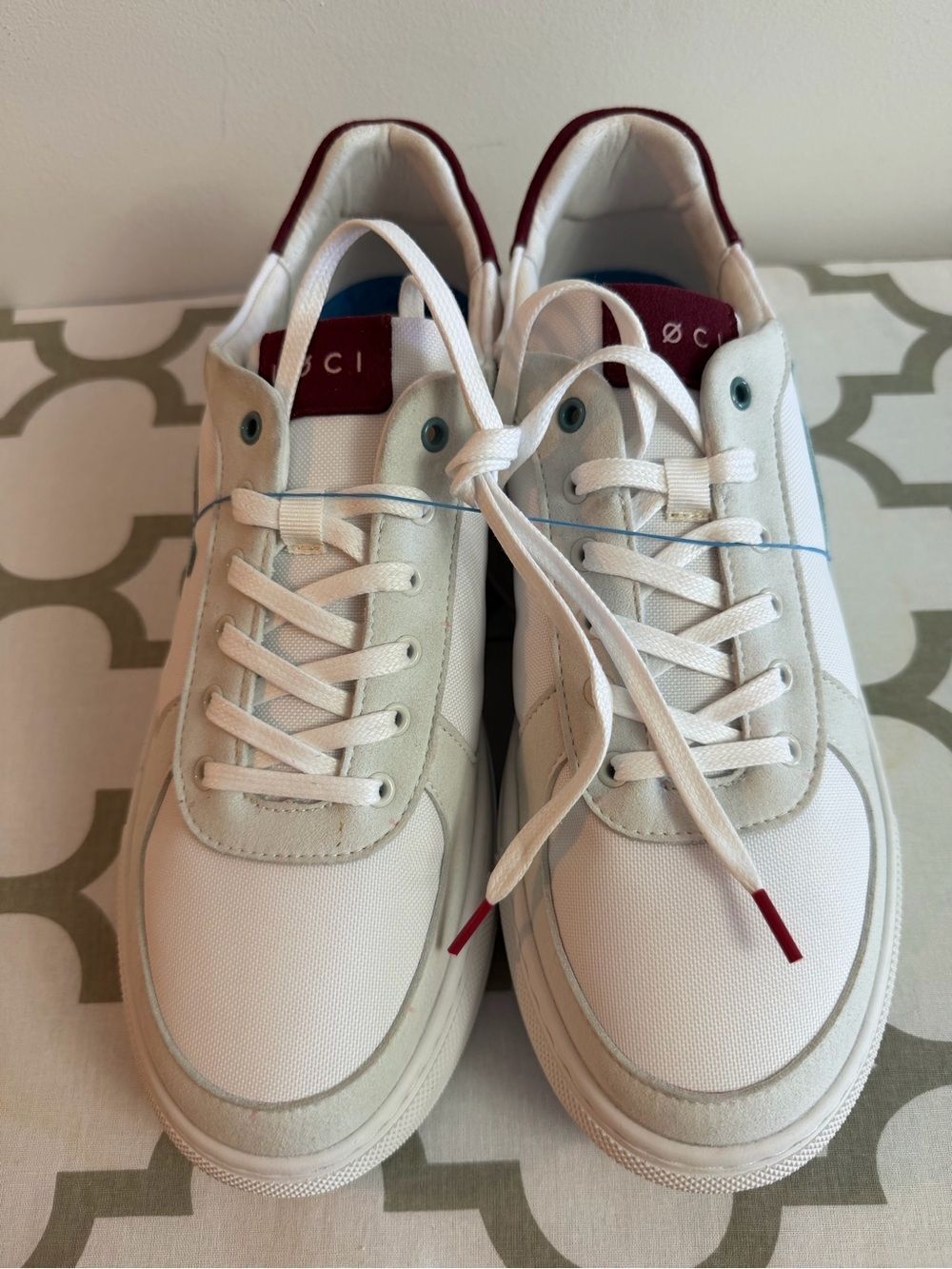 Loci sneakers unisex  Size 42= W 10= M= 9